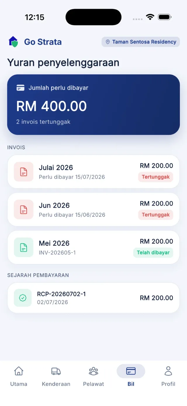 Senarai invois dengan status bercampur — Dibayar, Perlu dibayar dan Tertunggak.